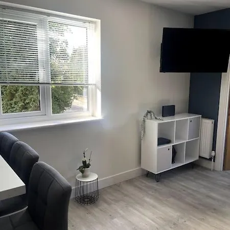 2 Bedroom Flat Bracknell Free Parking Exterior photo