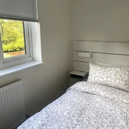 2 Bedroom Flat Bracknell Free Parking Exterior photo