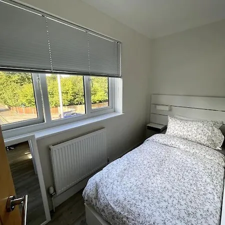 2 Bedroom Flat Bracknell Free Parking Exterior photo