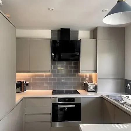 2 Bedroom Flat Bracknell Free Parking Exterior photo