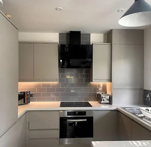 2 Bedroom Flat Bracknell Free Parking