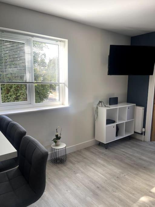2 Bedroom Flat Free Parking Apartment *