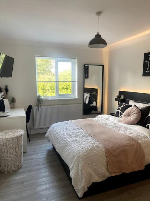 2 Bedroom Flat Free Parking Apartment *