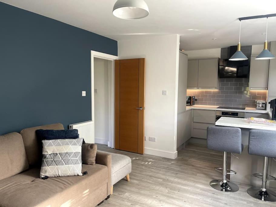 Apartment 2 Bedroom Flat Free Parking
