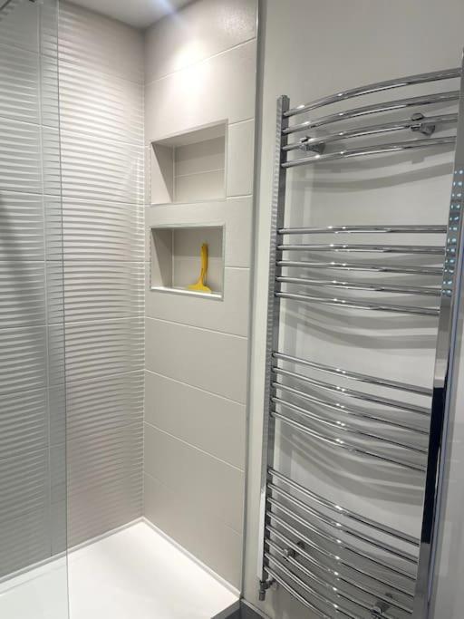 2 Bedroom Flat Free Parking * Bracknell